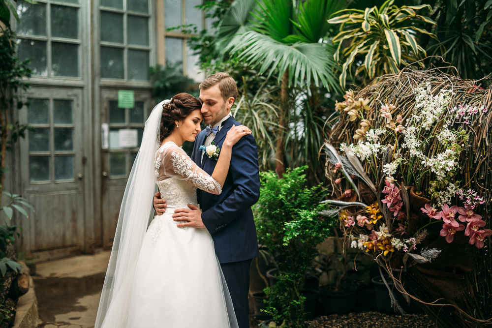 Свадебная прогулка в оранжерее Ботанического сада (фото)