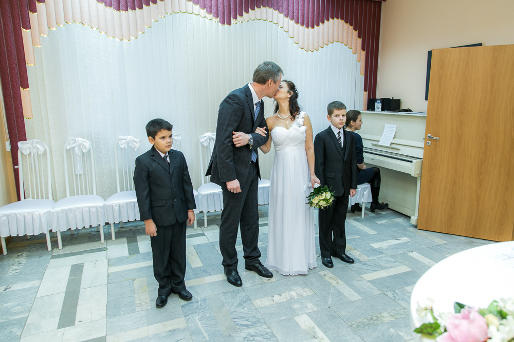 Свадебная фотосессия у Храма Благовещения Пресвятой Богородицы в Тайнинском (фото)
