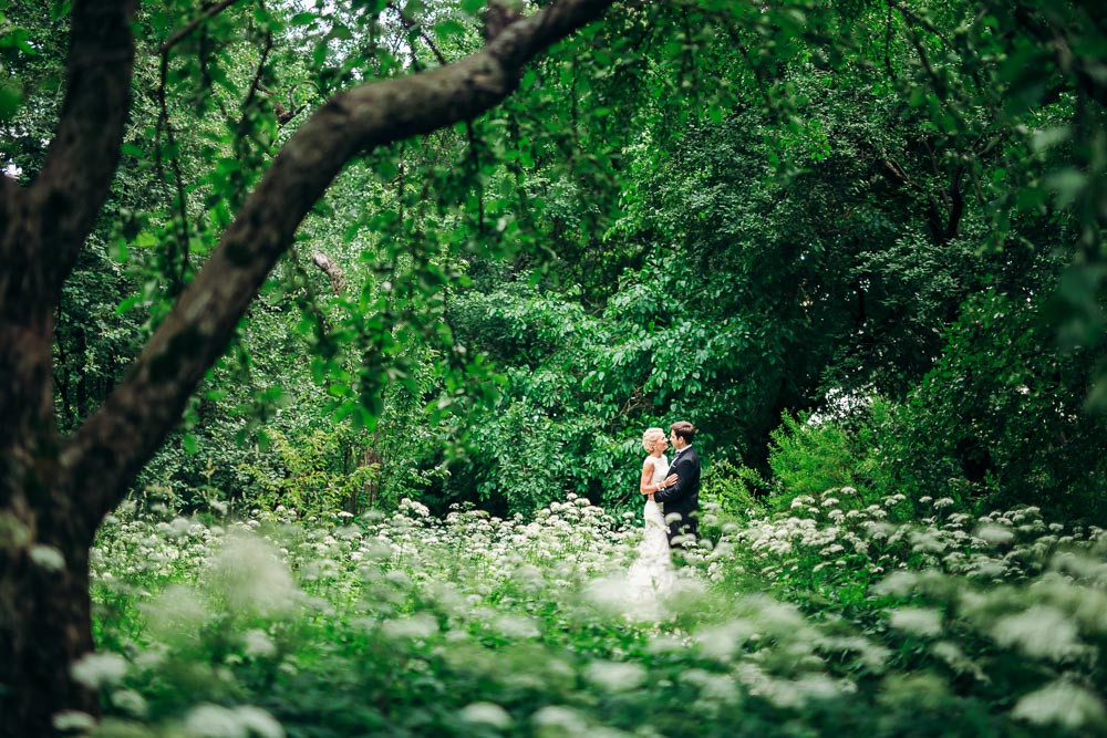 Свадебная фотосессия в Аптекарском огороде (Ботанический сад МГУ) (фото)